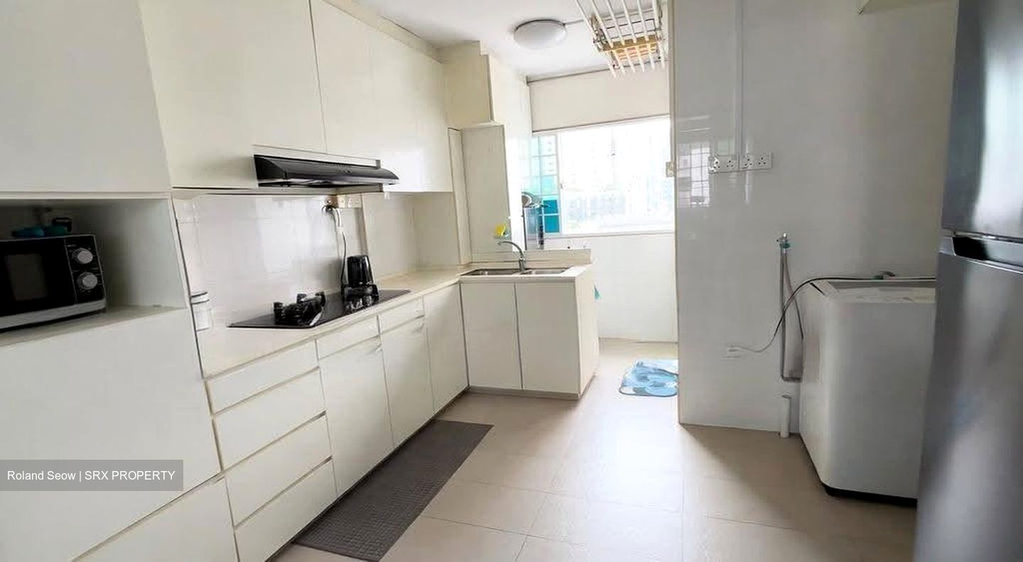 Blk 230 Hougang Avenue 1 (Hougang), HDB Executive #628835891